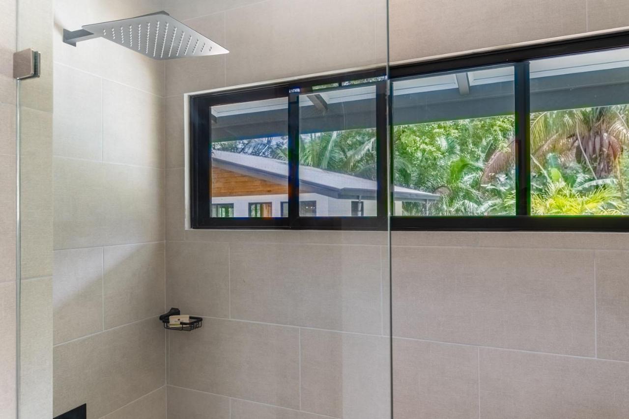 The Sutton - Boutique Jungle Experience Aparthotel Uvita Bagian luar foto